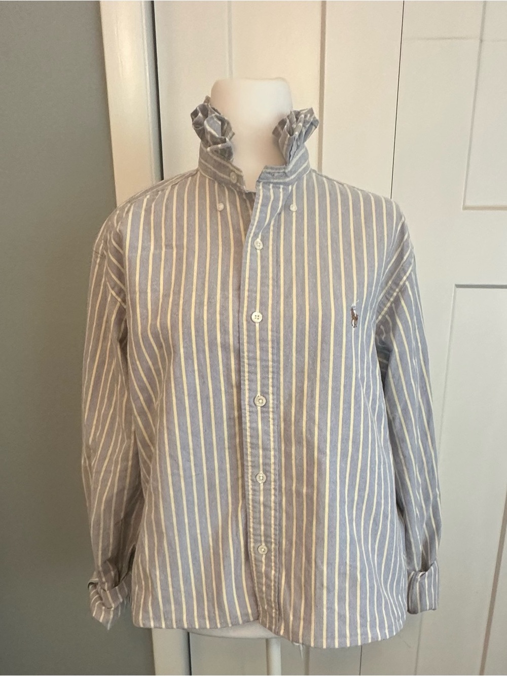 Women - Upcycled (reworked) men’s shirt with ruffled collar Ralph lauren